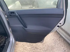 Foto de GUARNECIDO PUERTA TRASERA DERECHA VOLKSWAGEN POLO IV (9N3) 1.4 FSI (86 CV / 63 KW)