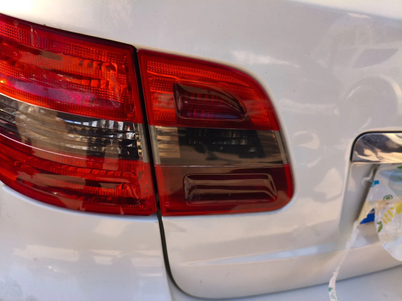 Foto de PILOTO TRASERO IZQUIERDO INTERIOR MERCEDES-BENZ CLASE B (BM 245) 2.0 CDI CAT (109 CV / 80 KW) referencia A1698201564