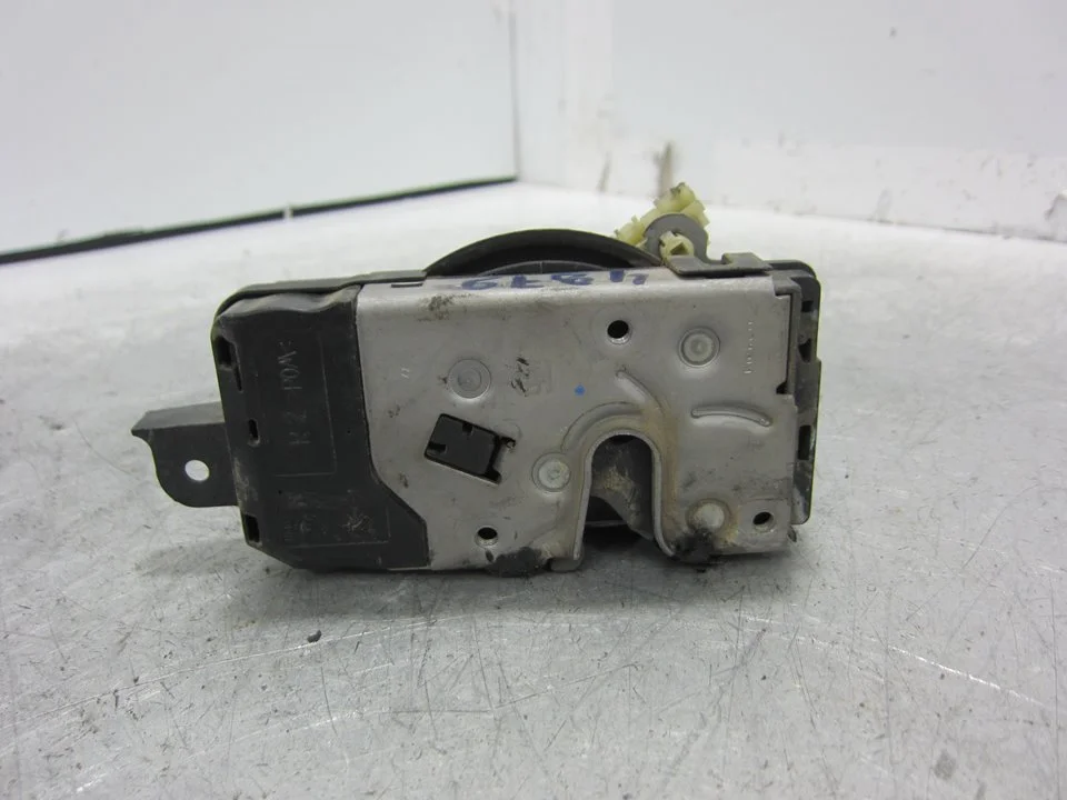 Foto de CERRADURA PUERTA DELANTERA DERECHA OPEL ASTRA H GTC 1.9 CDTI (120 CV / 88 KW) referencia 13210749