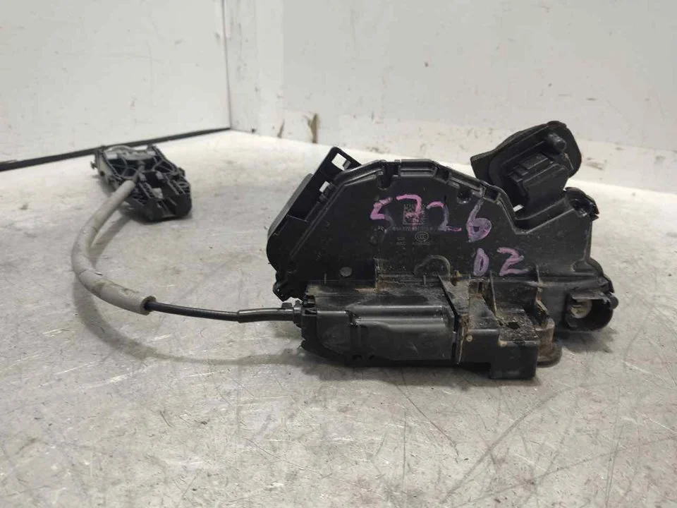 Foto de CERRADURA PUERTA DELANTERA IZQUIERDA VOLKSWAGEN GOLF VII BERLINA (BQ1/BE2) 1.6 TDI (116 CV / 85 KW) referencia 5TB837015A