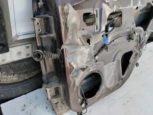 Foto de PUERTA TRASERA DERECHA CHRYSLER JEEP GR.CHEROKEE (ZJ)/(Z) 5.2 V8 CAT (211 CV / 155 KW) foto 6