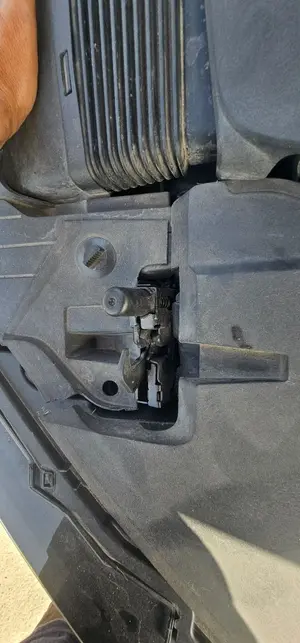 Foto de CERRADURA CAPO AUDI SQ7 (4MB) 4.0 V8 TDI (435 CV / 320 KW) referencia 4M0823509C foto 2