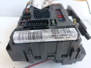 Foto de CAJA RELES / FUSIBLES CITROEN C5 BERLINA referencia 9643100980 foto 3