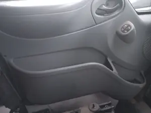 Foto de GUARNECIDO PUERTA DELANTERA IZQUIERDA FORD TRANSIT COMBI (TT9) 2.2 TDCi CAT (116 CV / 85 KW)