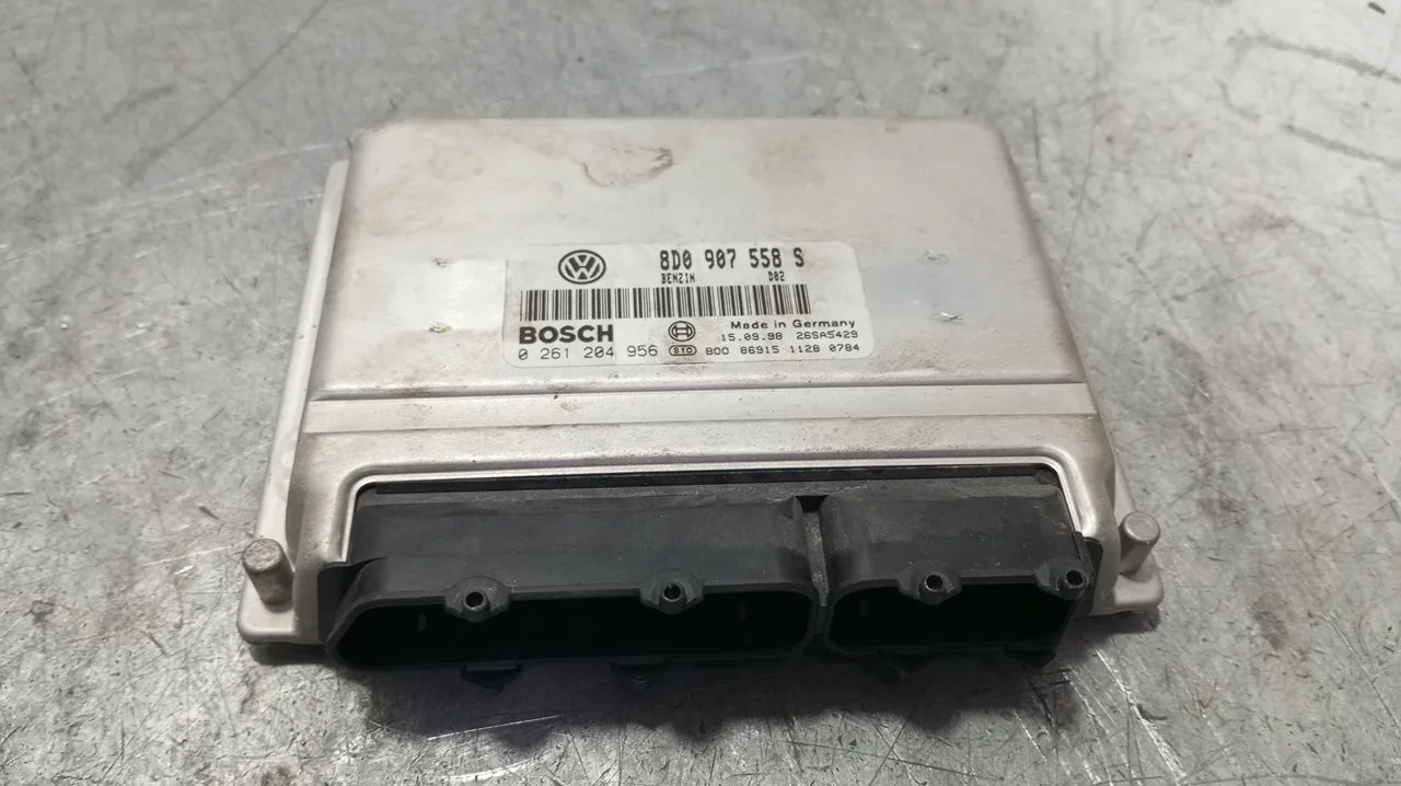 Foto de CENTRALITA MOTOR UCE VOLKSWAGEN PASSAT BERLINA (3B2) 1.8 (125 CV / 92 KW) referencia 8D0907558S