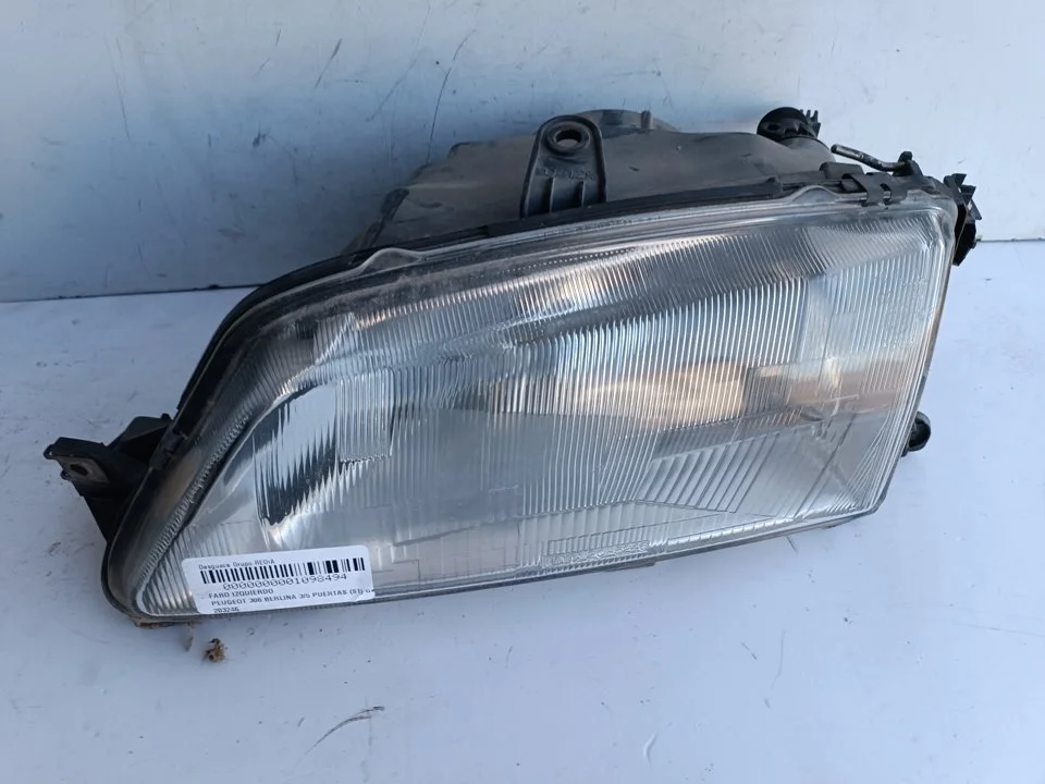 Foto de FARO IZQUIERDO PEUGEOT 306 3/5 PT. (S1)(01.1993) 1.9 Turbodiesel CAT (90 CV / 66 KW) referencia 203246