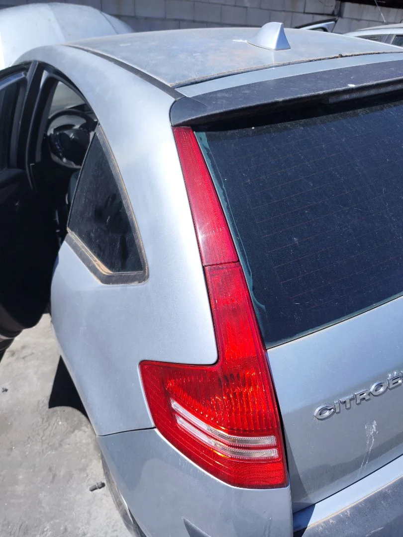 Foto de PILOTO TRASERO IZQUIERDO CITROEN C4 BERLINA 1.6 16V HDi (90 CV / 66 KW) referencia 6350T8