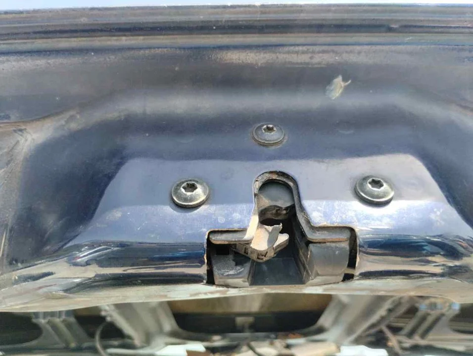 Foto de CERRADURA MALETERO / PORTON FORD GALAXY (VY) 1.9 TDI CAT (116 CV / 85 KW)