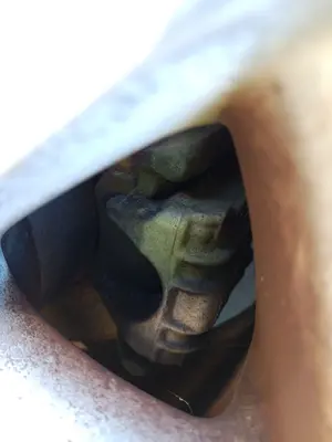 Foto de PINZA DE FRENO TRASERA IZQUIERDA VOLKSWAGEN PASSAT BERLINA (3B2) 1.9 TDI (110 CV / 81 KW) referencia 8E0615423 foto 4