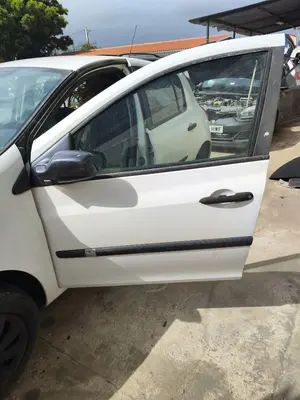 Foto de PUERTA DELANTERA IZQUIERDA RENAULT CLIO III 1.5 dCi Diesel FAP (75 CV / 55 KW)