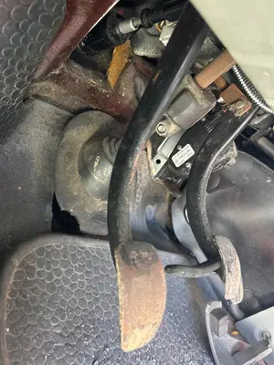 Foto de PEDAL EMBRAGUE RENAULT TRAFIC II FURGÓN 2.5 dCi Diesel CAT (135 CV / 99 KW)