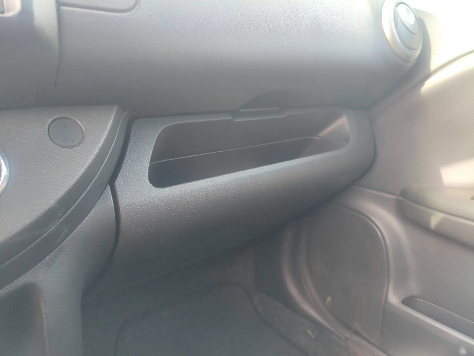 Foto de GUANTERA NISSAN NOTE (E11E) 1.4 CAT (88 CV / 65 KW)