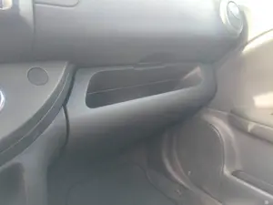 Foto de GUANTERA NISSAN NOTE (E11E) 1.4 CAT (88 CV / 65 KW)