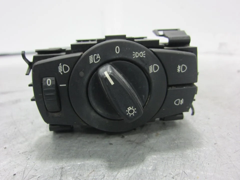 Foto de MANDO LUCES BMW SERIE 1 BERLINA (E81/E87) 1.6 16V CAT (116 CV / 85 KW) referencia 6932792