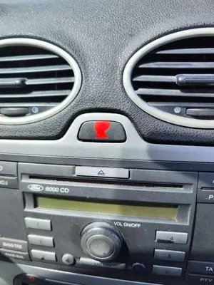Foto de WARNING FORD FOCUS BERLINA (CAP) 1.6 TDCi CAT (90 CV / 66 KW)