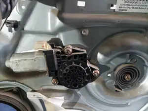 Foto de ELEVALUNAS DELANTERO DERECHO KIA CERATO (LD) 2.0 Turbodiesel CAT (113 CV / 83 KW) referencia 824802F020 foto 4