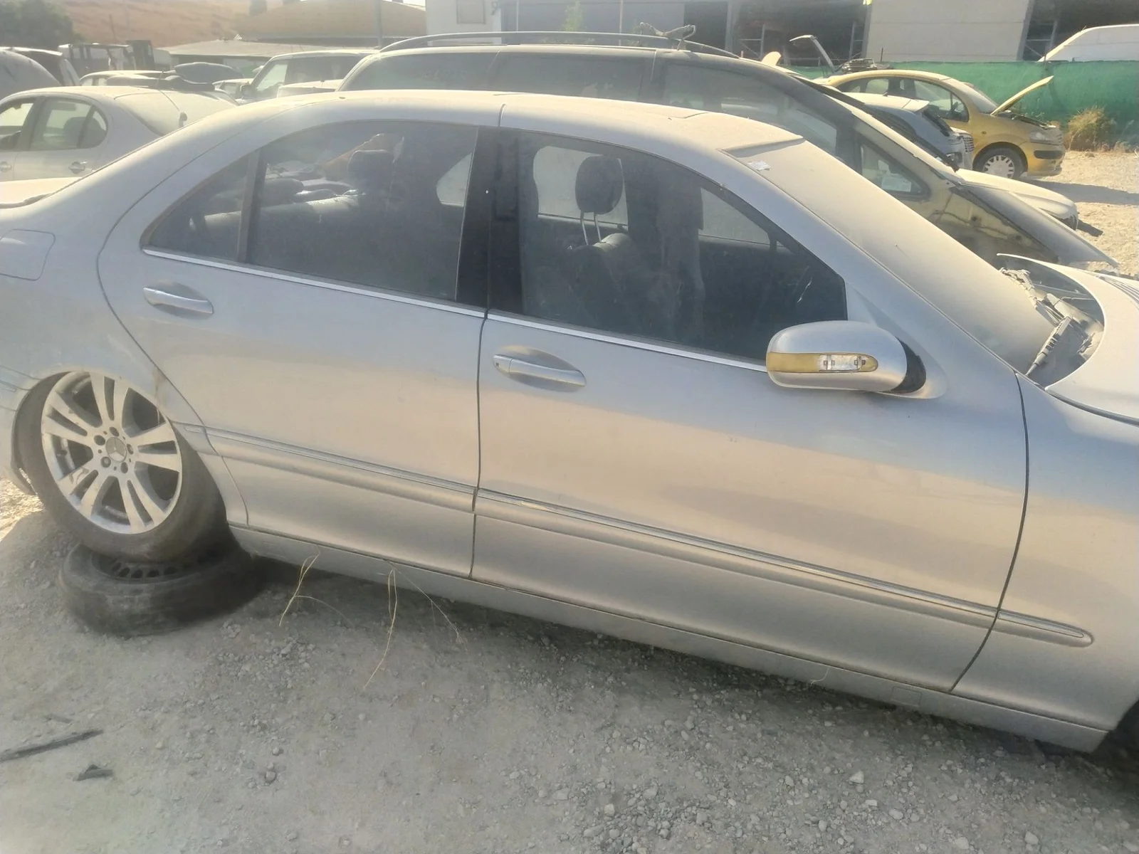 Foto de PUERTA TRASERA DERECHA MERCEDES-BENZ CLASE S (BM 220) BERLINA 5.0 V8 24V CAT (306 CV / 225 KW) referencia A220730020528