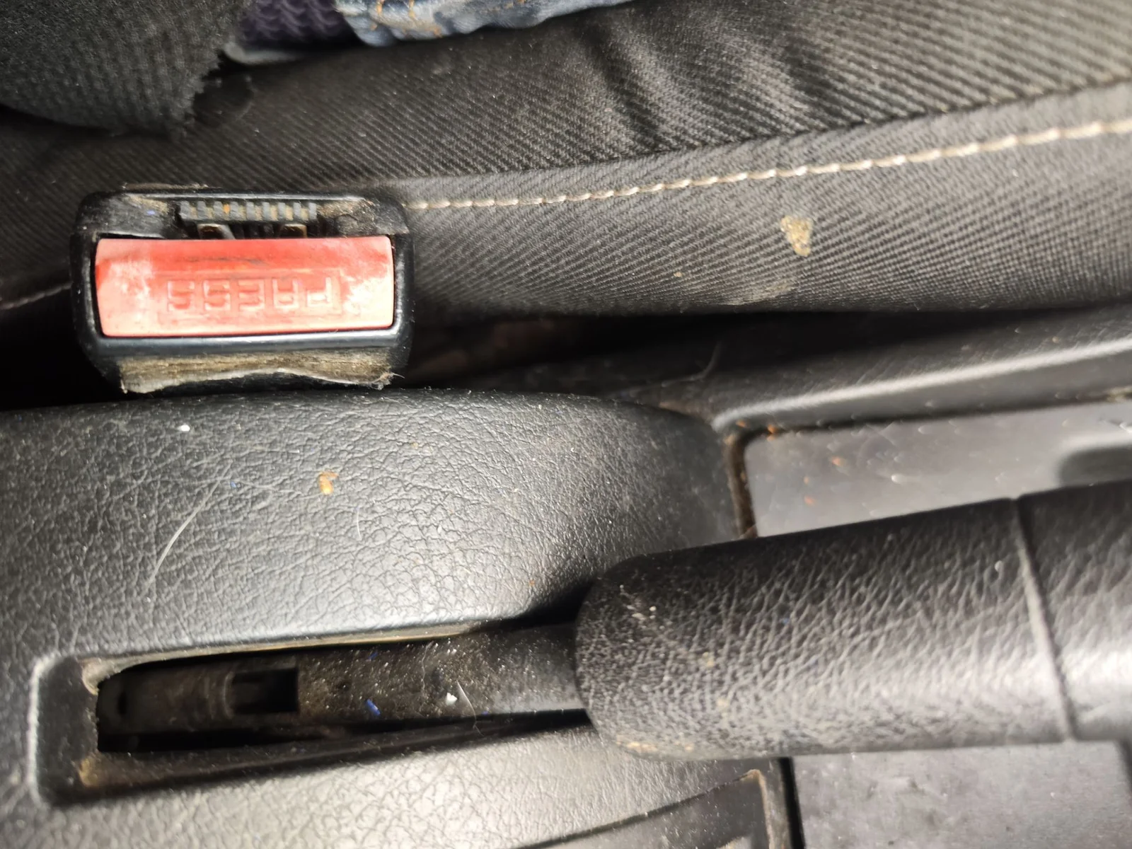 Foto de PRETENSOR AIRBAG IZQUIERDO PEUGEOT 207 CC CABRIO-COUPÉ 1.6 16V (120 CV / 88 KW)