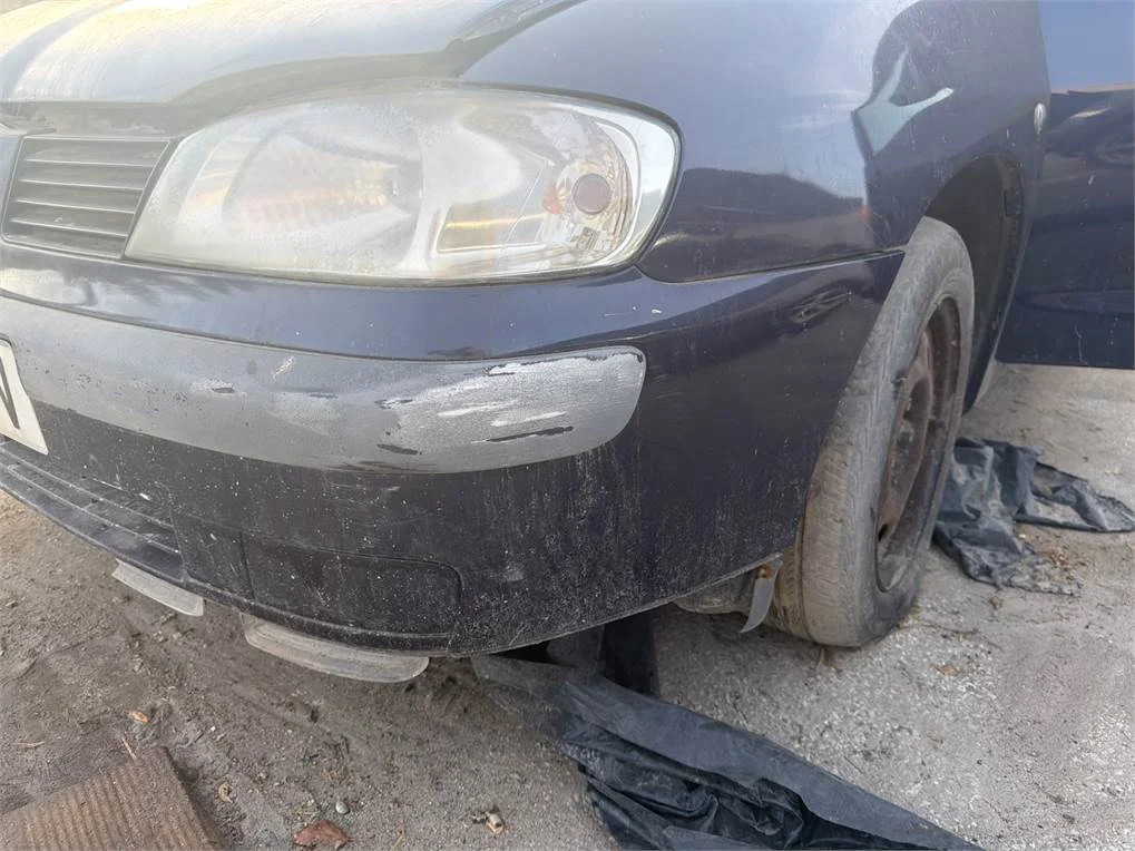 Foto de PARAGOLPES DELANTERO SEAT CORDOBA BERLINA (6K2)