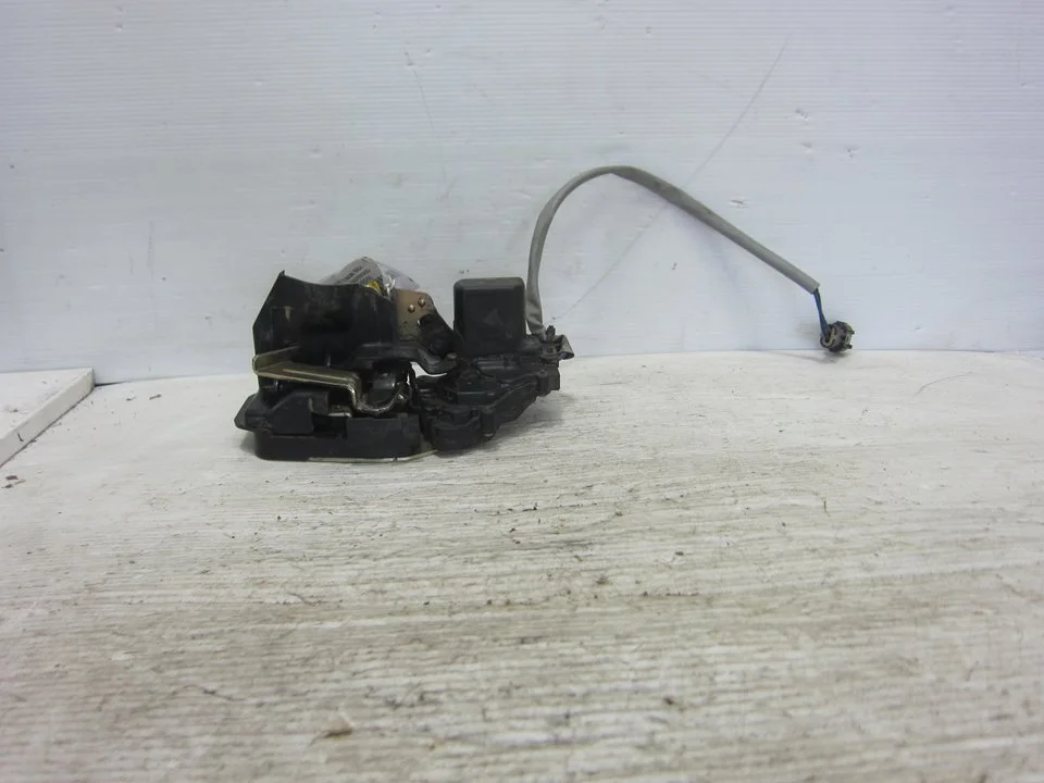 Foto de CERRADURA PUERTA TRASERA DERECHA FORD MONDEO BERLINA (GE) 2.5 V6 24V CAT (170 CV / 125 KW)