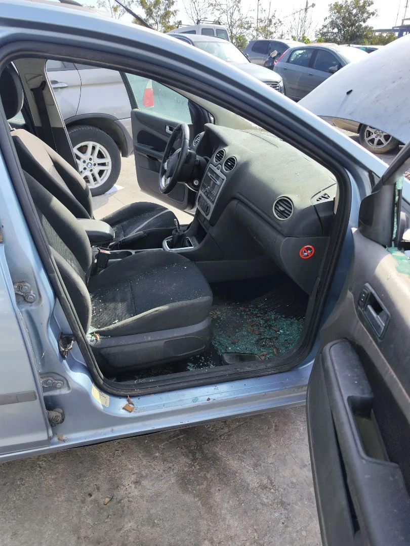 Foto de GOMAS CONTORNO PUERTA FORD FOCUS BERLINA (CAP) 1.8 TDCi Turbodiesel CAT (116 CV / 85 KW)