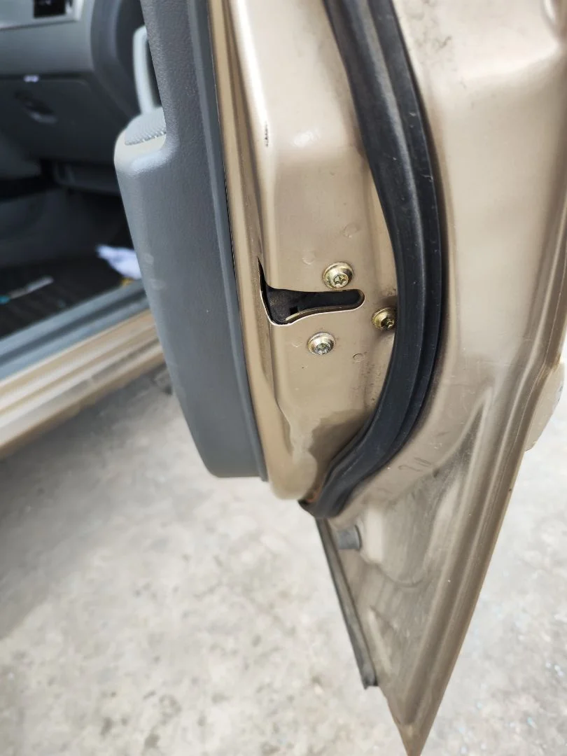 Foto de CERRADURA PUERTA DELANTERA DERECHA CHEVROLET LACETTI 1.6 CAT (109 CV / 80 KW) referencia 42373394