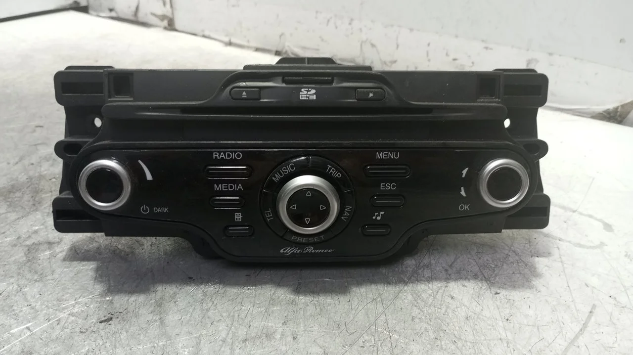 Foto de SISTEMA AUDIO / RADIO CD ALFA ROMEO GIULIETTA (191) 1.6 JTDM CAT (105 CV / 77 KW) referencia 156091471