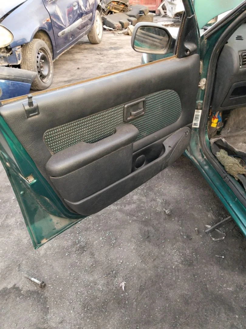 Foto de GUARNECIDO PUERTA DELANTERA IZQUIERDA PEUGEOT 106 (S2) 1.1 (60 CV / 44 KW)