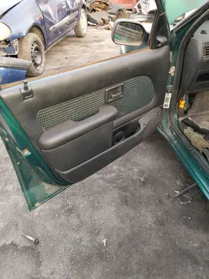 Foto de GUARNECIDO PUERTA DELANTERA IZQUIERDA PEUGEOT 106 (S2) 1.1  (60 CV / 44 KW)