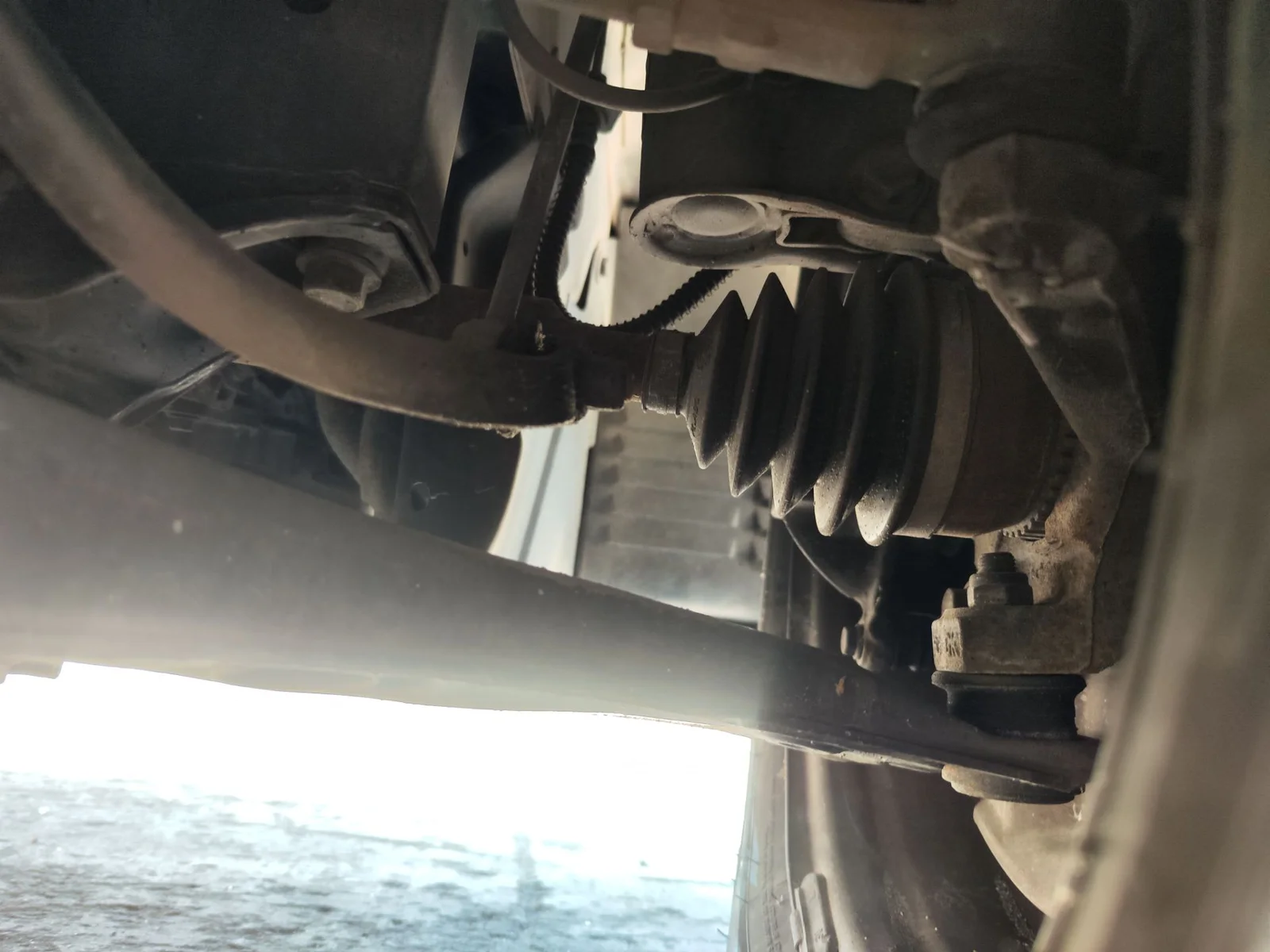 Foto de BRAZO SUSPENSION DELANTERO DERECHO VOLVO S40 BERLINA 1.6 CAT (109 CV / 80 KW)