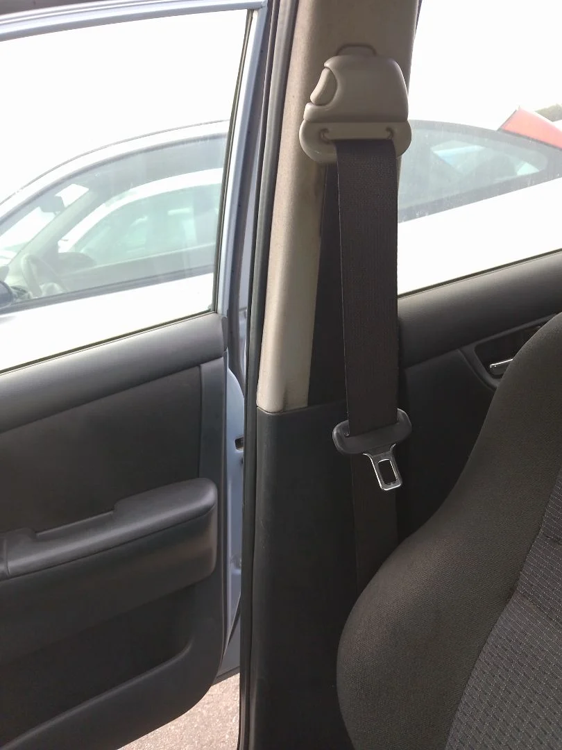 Foto de CINTURON SEGURIDAD DELANTERO DERECHO TOYOTA COROLLA (E12) 1.4 16V CAT (97 CV / 71 KW)