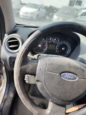 Foto de VOLANTE FORD FIESTA (CBK) 1.4 16V CAT (80 CV / 59 KW) referencia 1232942 foto 5