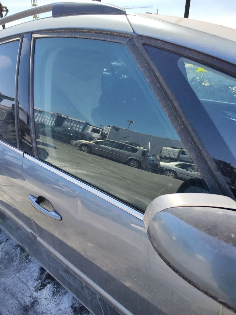 Foto de LUNA DELANTERA DERECHA CITROEN GRAND C4 PICASSO 1.6 16V HDi FAP (109 CV / 80 KW)