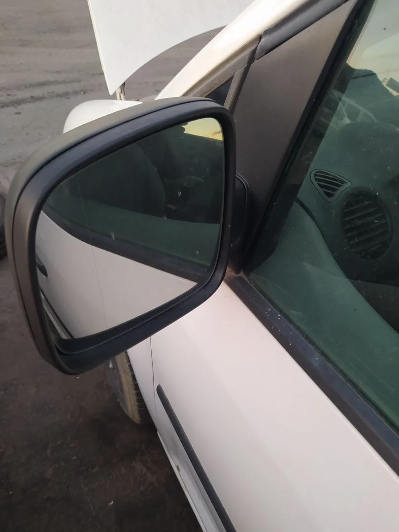 Foto de RETROVISOR INTERIOR VOLKSWAGEN CADDY (2K)(02.2004) 1.9 TDI (105 CV / 77 KW)