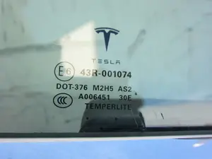 Foto de LUNA DELANTERA DERECHA TESLA MODEL S eléctrico 270 kW (367 CV / 270 KW) referencia 43R001074 foto 2