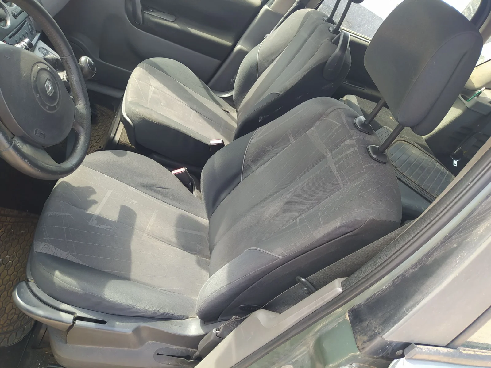 Foto de CINTURON SEGURIDAD DELANTERO IZQUIERDO RENAULT SCENIC II 1.5 dCi Diesel (101 CV / 74 KW)