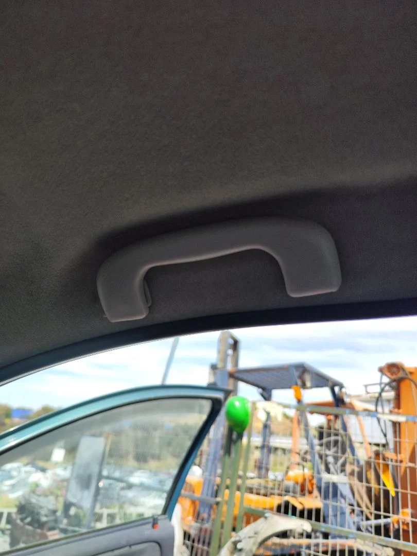 Foto de ASIDERO TECHO DELANTERO DERECHO OPEL CORSA C 1.2 16V CAT (Z 12 XE / LW4) (75 CV / 55 KW) referencia 13110328
