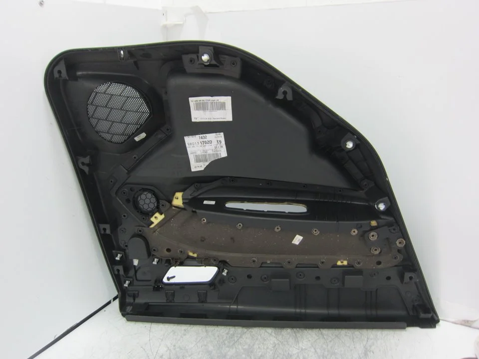 Foto de GUARNECIDO PUERTA TRASERA DERECHA PEUGEOT 308 referencia 98013170ZD