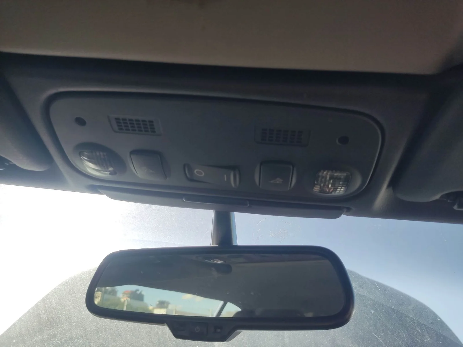 Foto de LUZ INTERIOR AUDI A4 CABRIOLET (8H) 2.5 V6 24V TDI (163 CV / 120 KW) referencia 8H0947111L FKZ