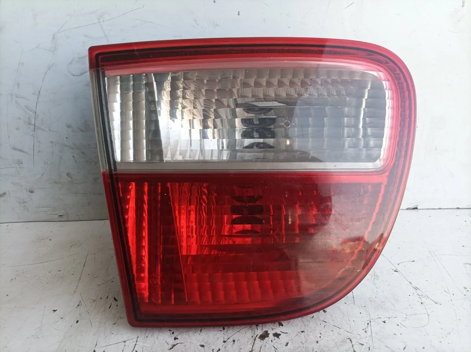 Foto de PILOTO TRASERO IZQUIERDO INTERIOR SEAT LEON (1M1) 1.9 TDI (110 CV / 81 KW) referencia 1M6945091A