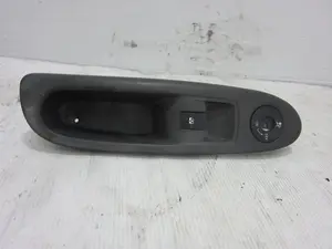 Foto de MANDO ELEVALUNAS DELANTERO DERECHO RENAULT CLIO II FASE I (B/CB0) 1.2 (75 CV / 55 KW) referencia 8200084005 foto 1