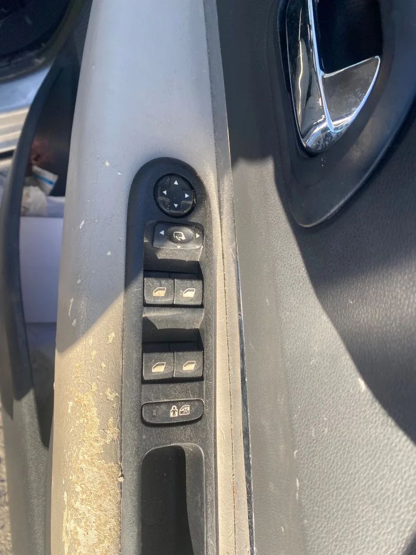 Foto de MANDO ELEVALUNAS DELANTERO DERECHO PEUGEOT 3008 1.6 16V (120 CV / 88 KW)
