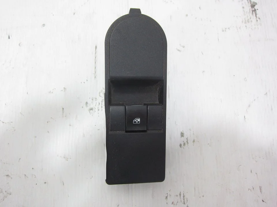 Foto de MANDO ELEVALUNAS DELANTERO DERECHO OPEL ZAFIRA B 1.9 CDTI (120 CV / 88 KW) referencia 13228709