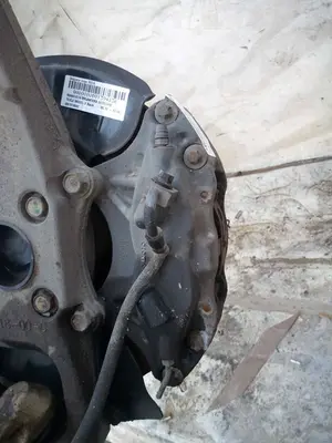Foto de PINZA DE FRENO DELANTERA DERECHA TESLA MODEL S eléctrico 270 kW (367 CV / 270 KW) foto 2