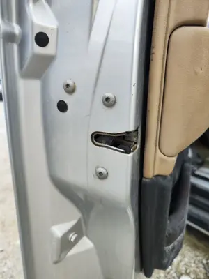 Foto de CERRADURA PUERTA DELANTERA IZQUIERDA LAND ROVER RANGE ROVER (LM) 4.4 V8 CAT (306 CV / 225 KW)