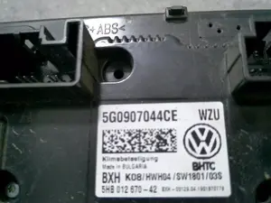 Foto de MANDO CALEFACCION / AIRE ACONDICIONADO VOLKSWAGEN GOLF VII BERLINA (BQ1/BE2) 1.6 TDI (116 CV / 85 KW) referencia 5G0907044CE foto 4