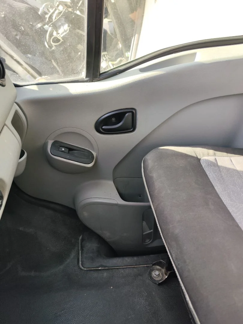 Foto de GUARNECIDO PUERTA DELANTERA DERECHA NISSAN INTERSTAR (X70) 2.5 dCi Diesel CAT (114 CV / 84 KW)