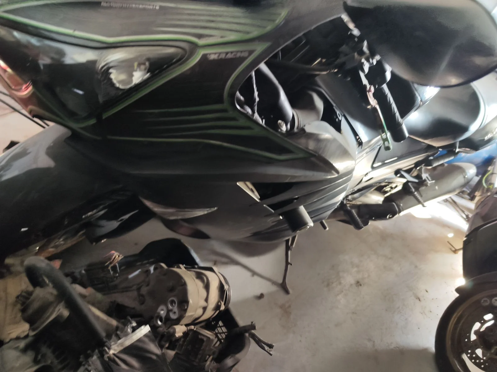 Foto de FRONTAL IZQUIERDO KAWASAKI ZZR 1400 1441 cm3 - 147.2 kW (0 CV / 0 KW)