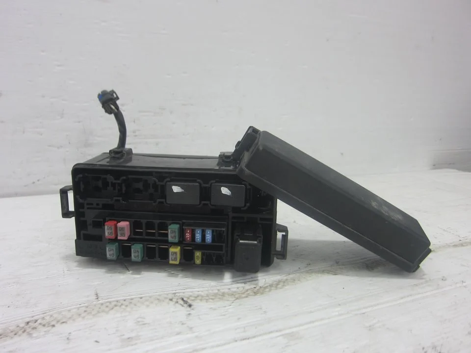 Foto de CAJA RELES / FUSIBLES NISSAN MICRA (K14) 0.9 CAT (90 CV / 66 KW)