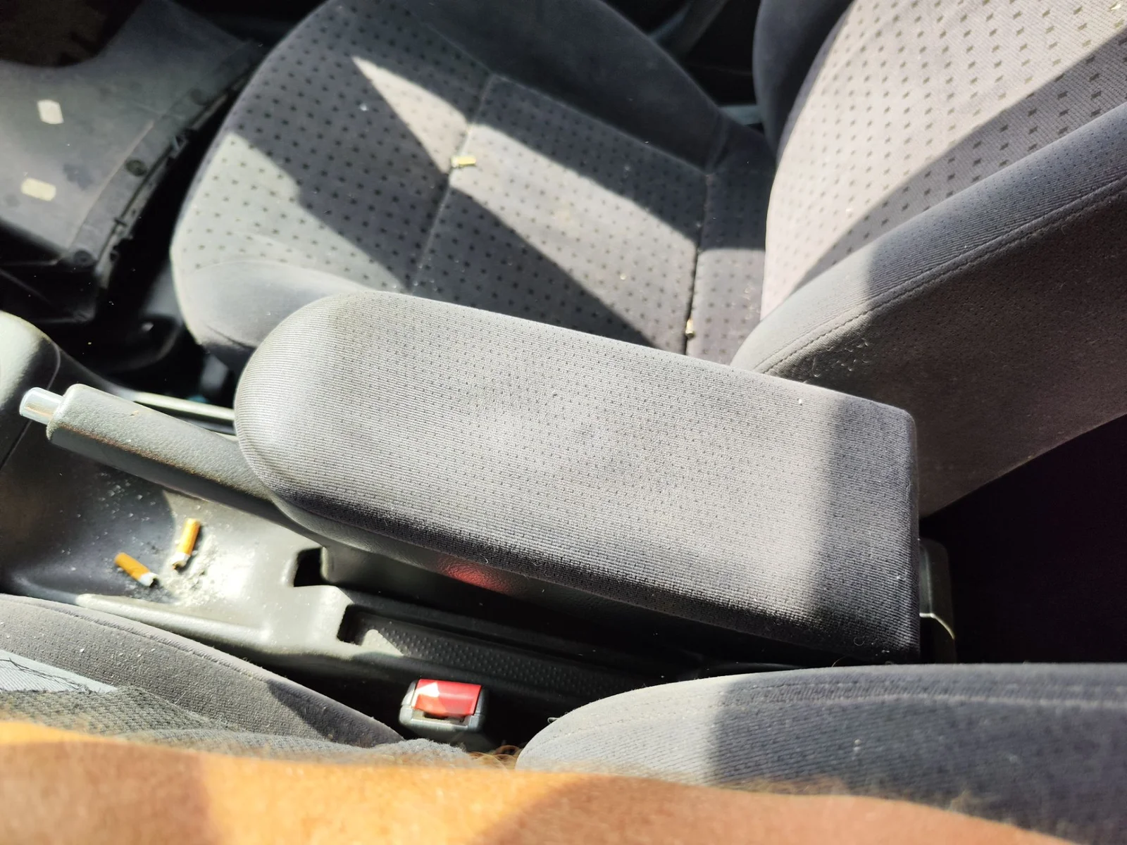 Foto de APOYABRAZOS CENTRAL VOLKSWAGEN PASSAT VARIANT (3B5) 1.9 TDI (110 CV / 81 KW)